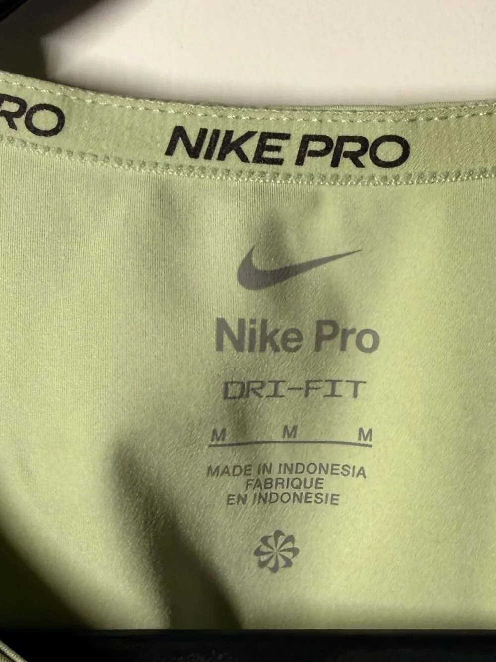 Nike Light Green Long Sleeve Fitted Croptop | Women’s Medium